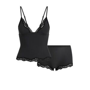 NWOT Skims Fits Everybody Lace
Triangle Cami & Boyshort Set XXS